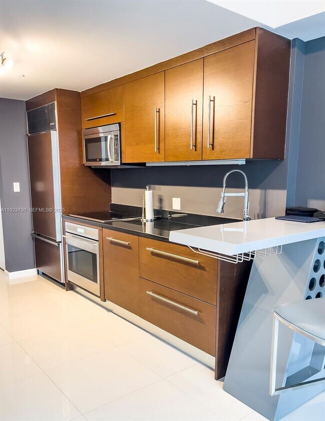 Building Photo - 465 Brickell Ave