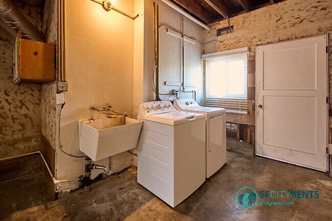 Building Photo - Silver Terrace: Updated Single Family Home...