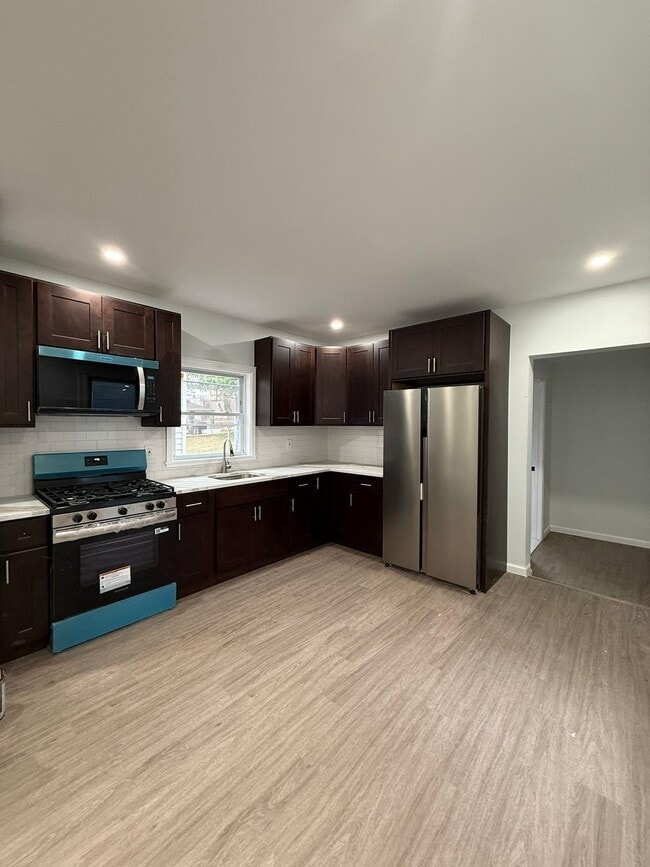 Primary Photo - 407 Elm St