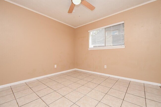 Building Photo - 7411 Betanna Dr