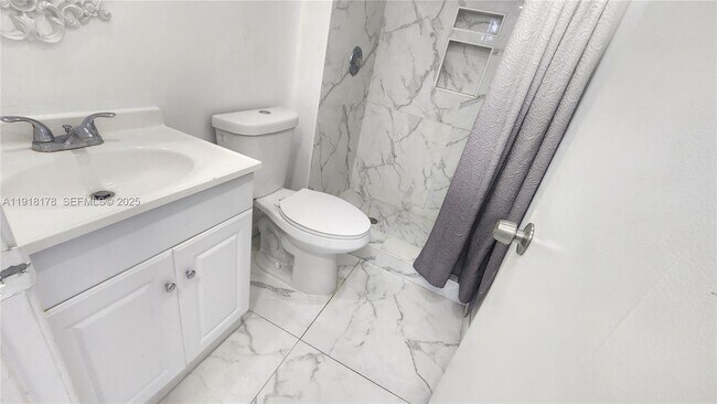 Building Photo - 1301 NE Miami Gardens Dr