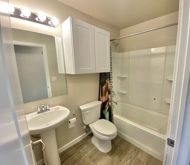 Building Photo - Pre-leasing now for 3 bed 2 bath in Cooper...
