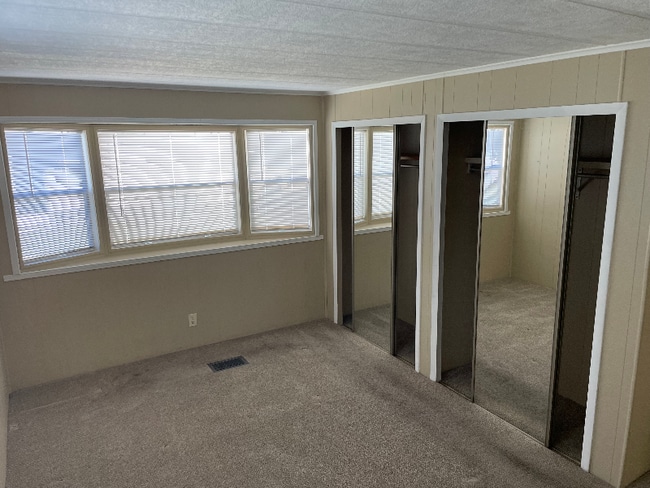Building Photo - 3811 Midway Dr