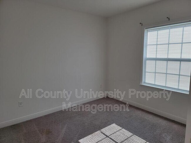 Building Photo - 2128 NW 247th Dr