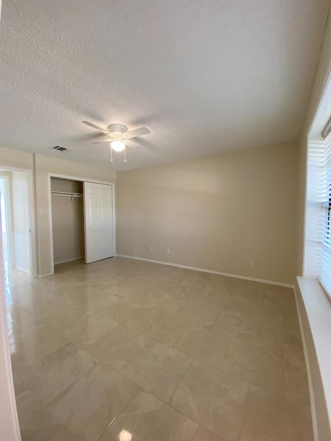 Building Photo - 4702 Jade St