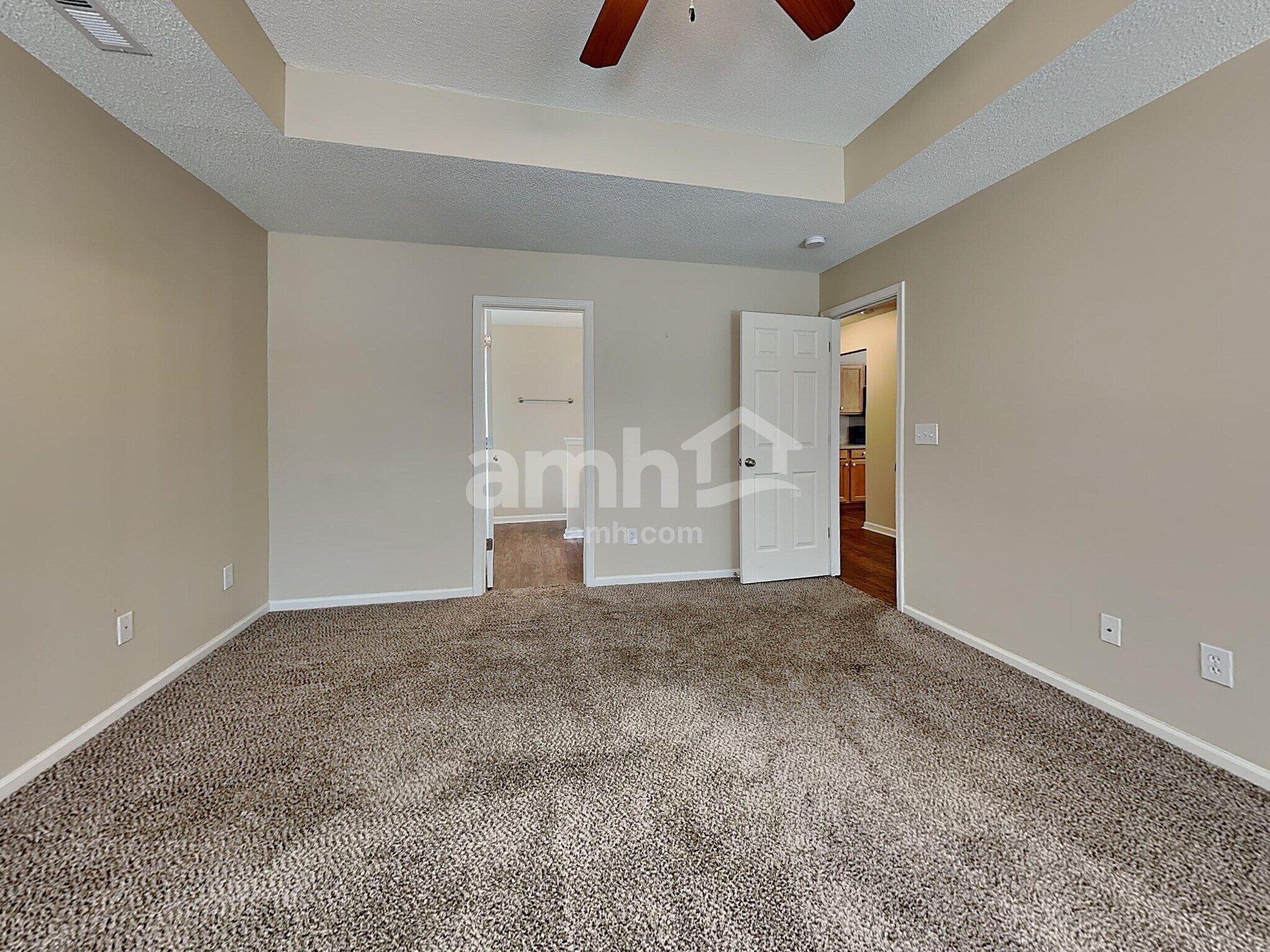 Building Photo - 5013 Springdale Dr
