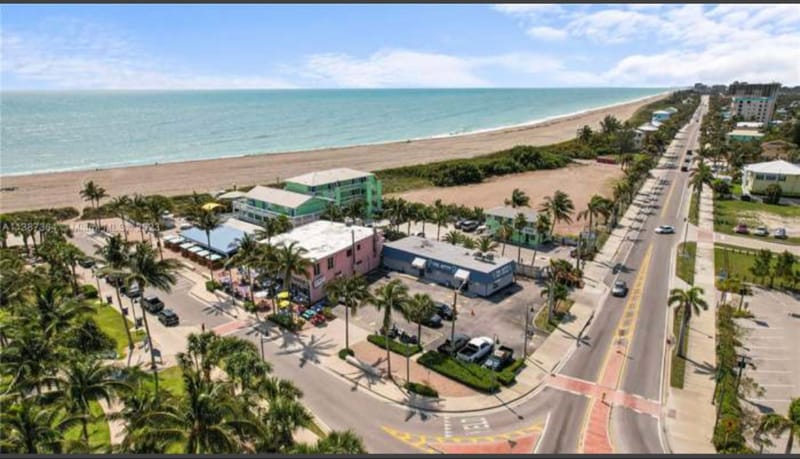 Building Photo - 715 S Ocean Dr