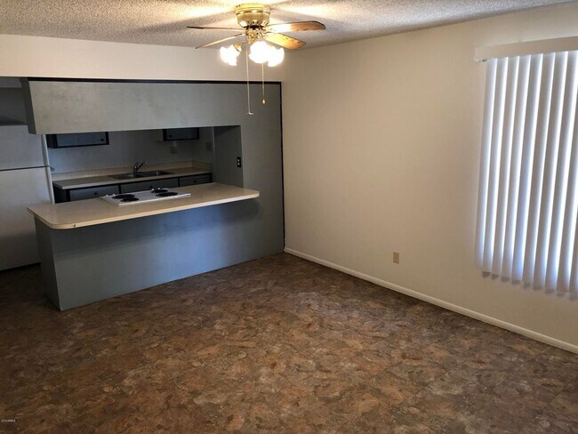 Building Photo - Charming 3 Bed 2 Bath home in Tempe with 2 car garage and big backyard