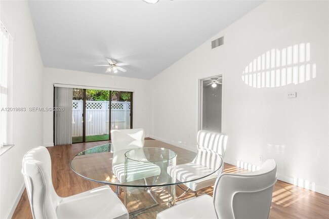 Building Photo - 3139 Coral Ridge Dr
