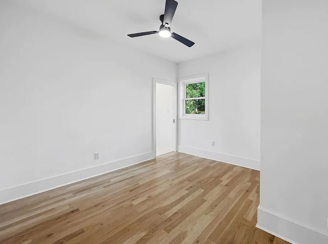 Building Photo - 721 W 47th St