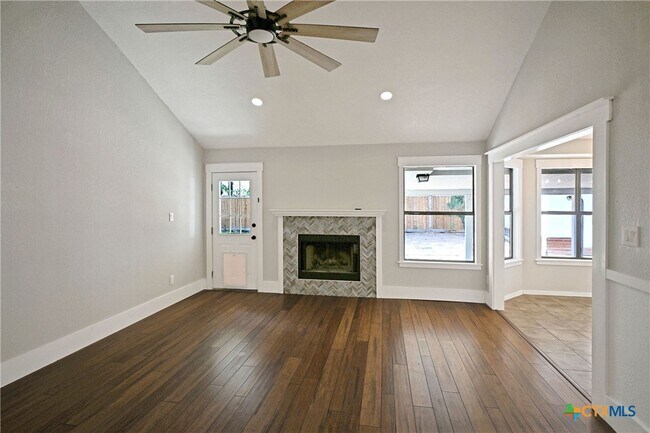 Building Photo - 953 River Bank