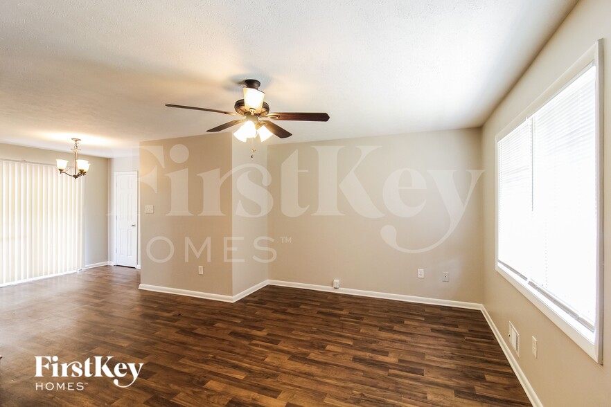 Building Photo - 1021 Meadowbrook Ln NW