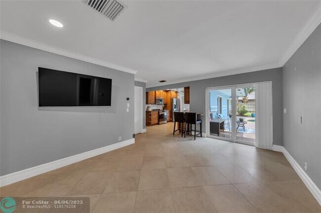 Building Photo - 1398 NW 14th Ct