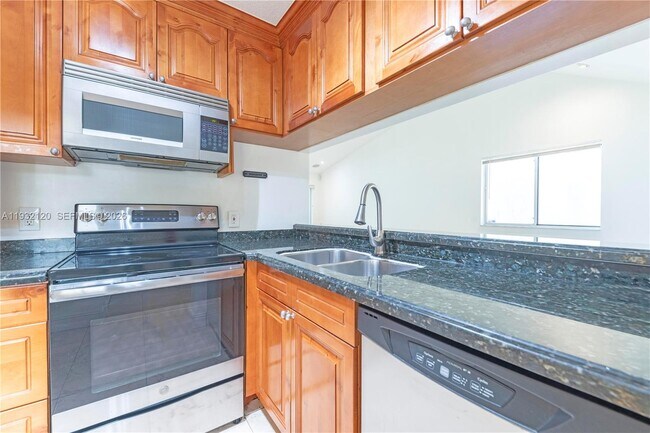 Building Photo - 1155 Coral Club Dr