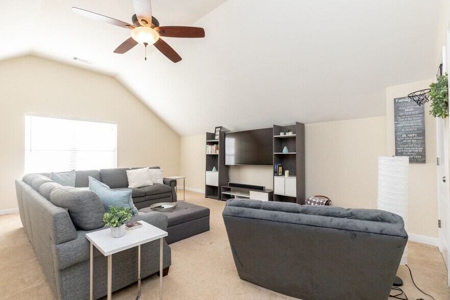 Building Photo - 7205 Riverfront Dr