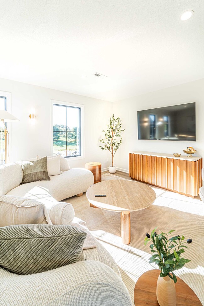 Building Photo - 14550 South Ave