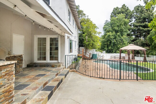 Building Photo - 5326 Leghorn Ave