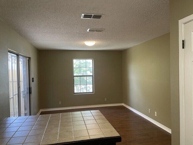 Building Photo - 101 Martingale