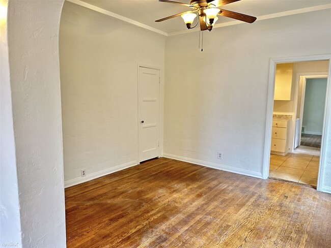 Building Photo - 2 br, 1 bath 4plex - 1456 South Fairfax Av...