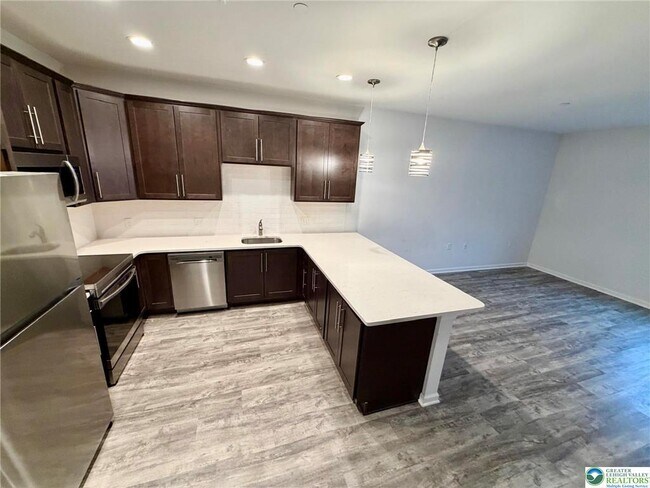 Building Photo - 2321 Linford St