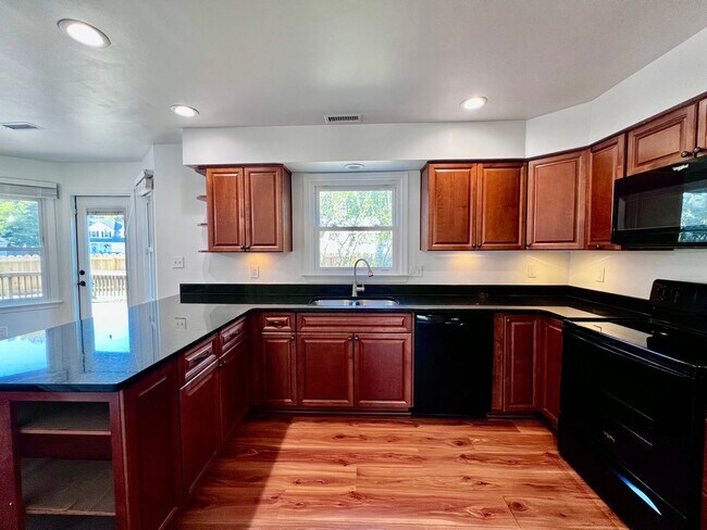 Building Photo - Beautiful home in the desirable Wellington...
