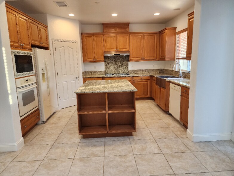 Building Photo - 1168 Pimento Dr