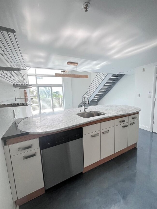 Building Photo - 7744 Collins Ave