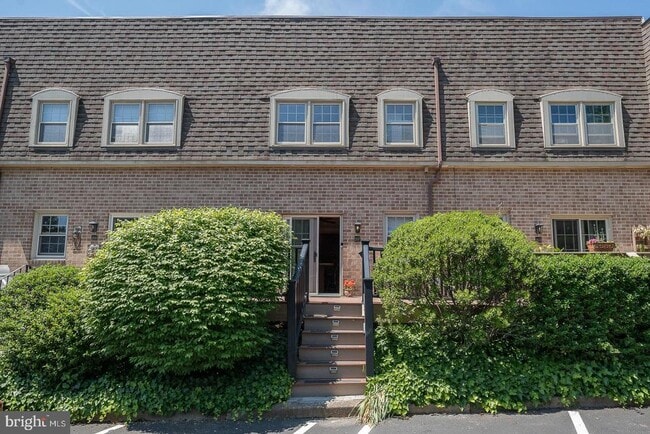 Building Photo - 207 Bloomingdale Ave