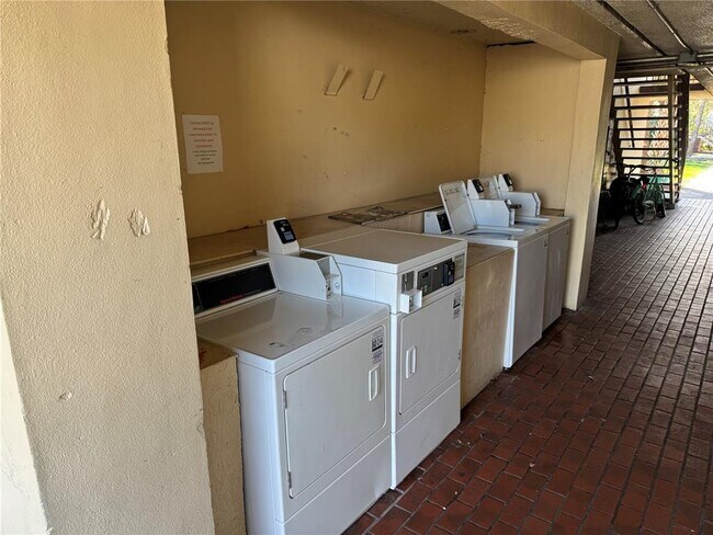 Building Photo - 7900 S Orange Blossom Trail