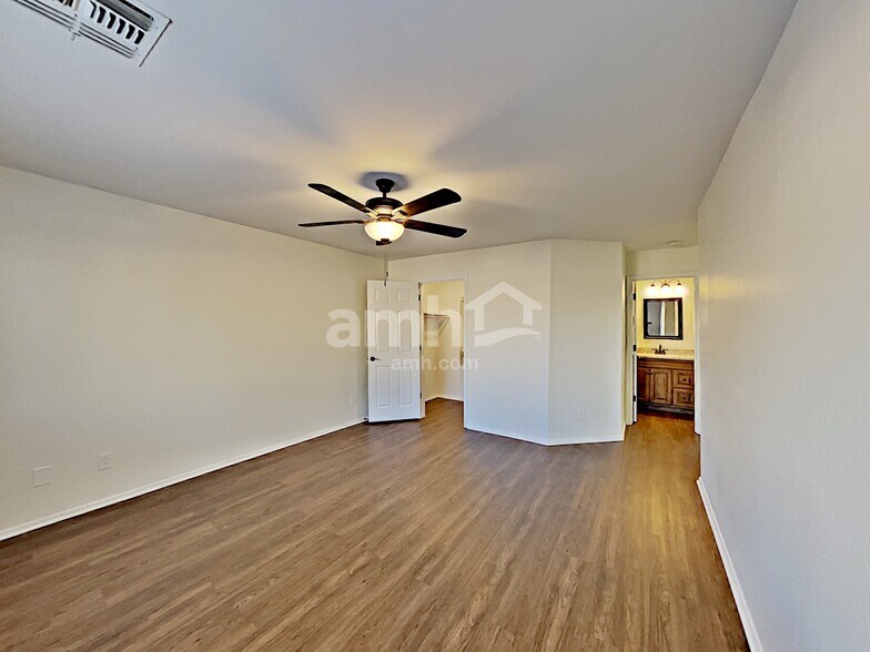 Building Photo - 13830 W Keim Dr