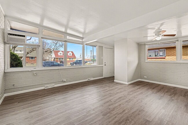 Building Photo - Newly Renovated 2Bed/1Bath Duplex in Park Hill