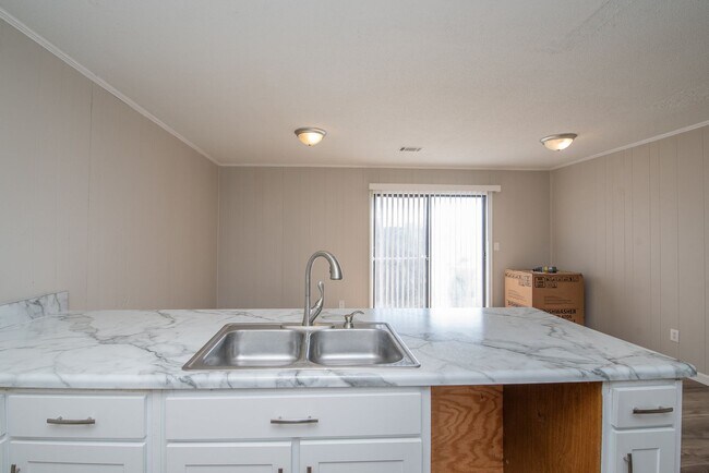 Building Photo - Updated 2 Bed/1 Bath Duplex Available for Rent Now!