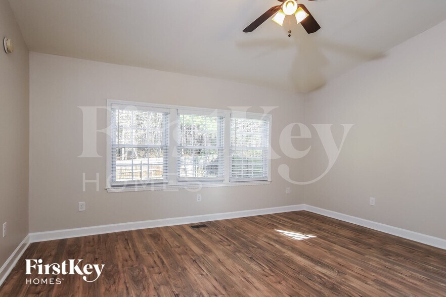 Building Photo - 222 Tillamook Dr