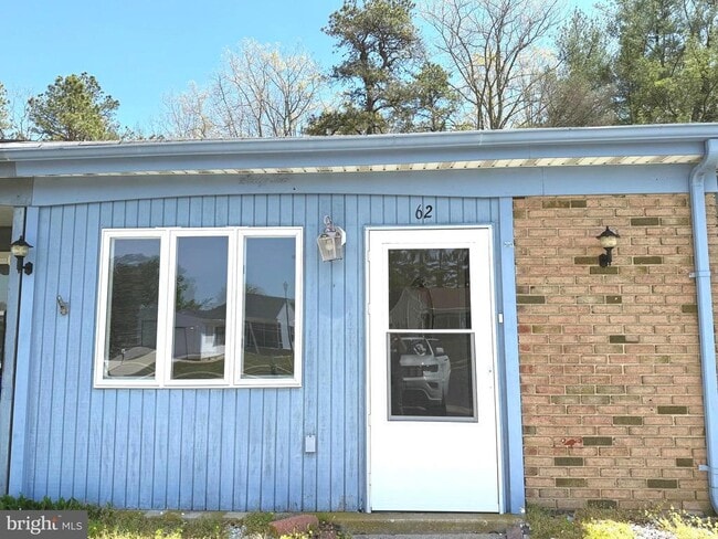 Building Photo - 62 Kingston Way