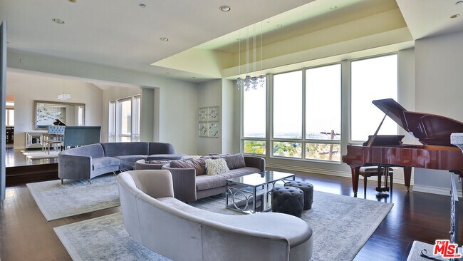 Building Photo - 14445 Mulholland Dr