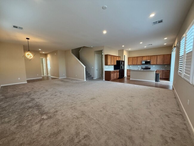 Building Photo - Experience refined living in this beautifully appointed 4-bedroom + den, 3-bath executive residence.