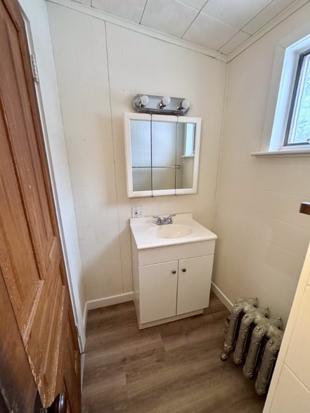 Building Photo - 229 S Nicholas St