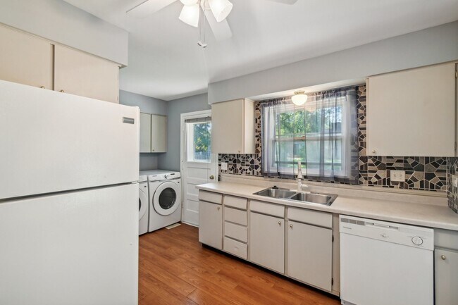 Building Photo - 116 Tower Ln