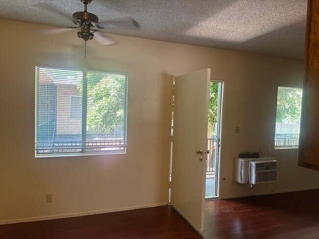Building Photo - 15524 Sherman Way