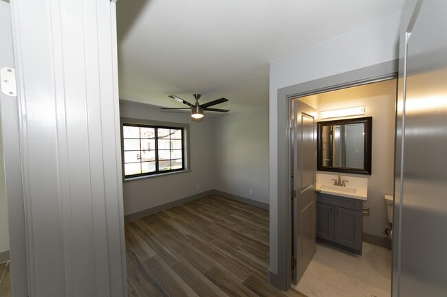 Building Photo - 1227 Elm St