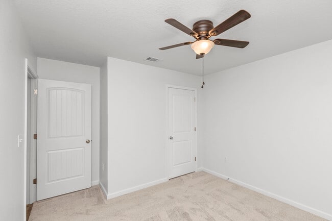 Building Photo - 1009 Limpkin St