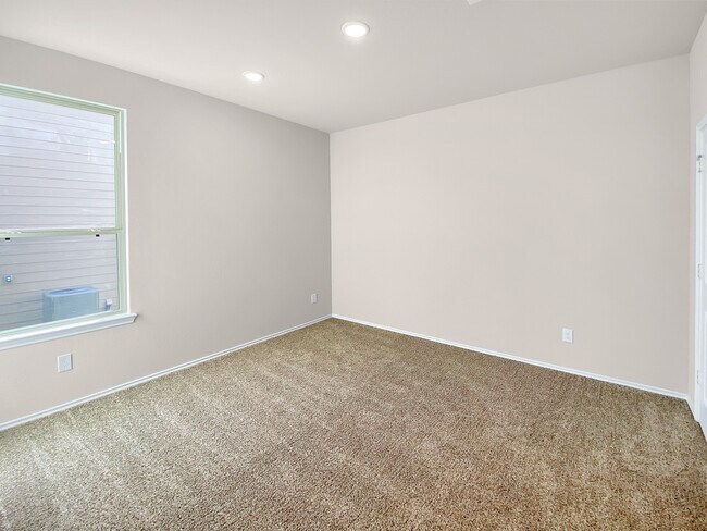 Building Photo - 13067 Clear View Dr