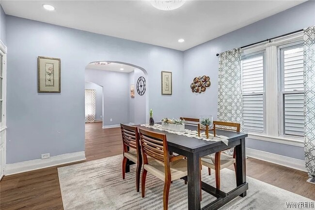 Building Photo - 405 W Ferry St