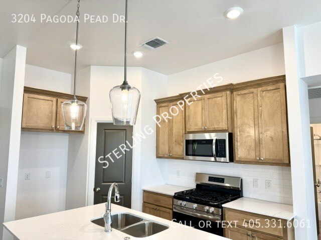 Building Photo - 3204 Pagoda Pead Dr