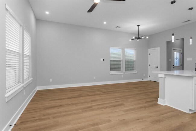 Building Photo - 6918 Dumble St