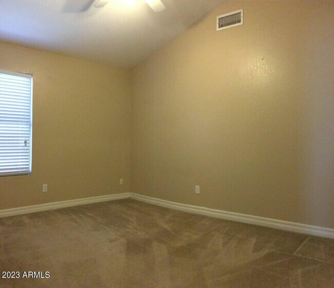 Building Photo - 623 W Greentree Dr