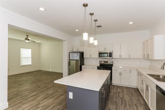 Building Photo - 2112 Belzise Terrace