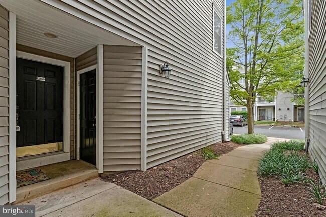 Building Photo - 12890 Fair Briar Ln