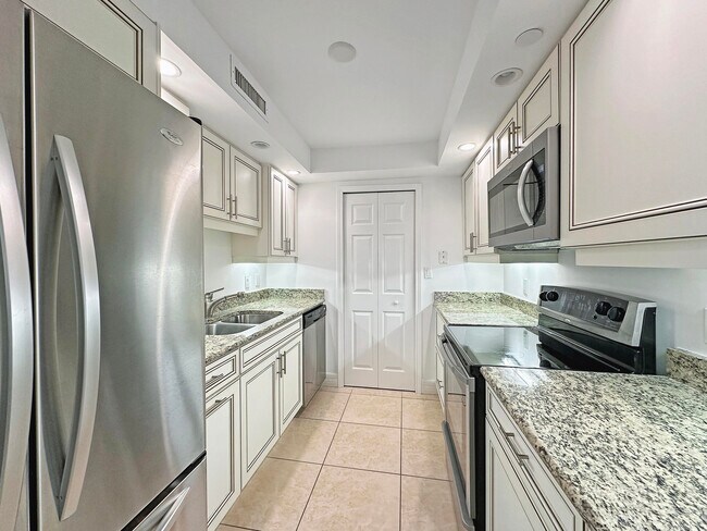 Building Photo - 3000 N Ocean Dr