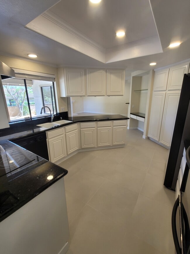 Building Photo - 462 Avenida Adobe